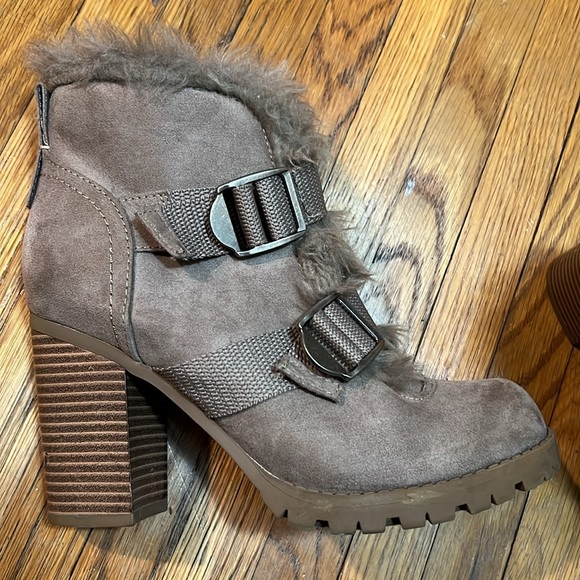 Heel Booties with faux fur trim - Picture 4 of 4